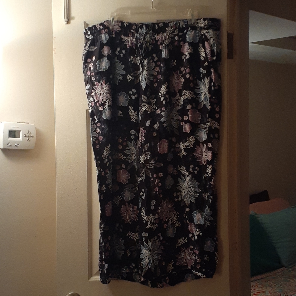 Floral pants/capris